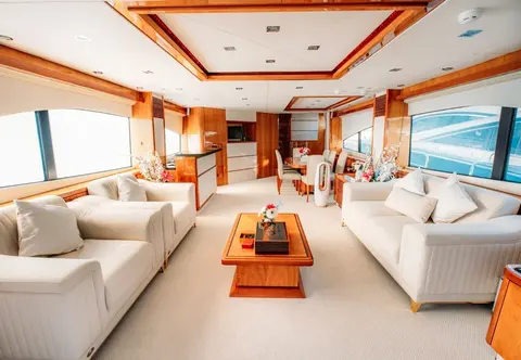 Aarna Yacht Charter in Dubai, photograph 10