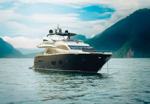 Aarna Yacht Charter in Dubai, photograph 2