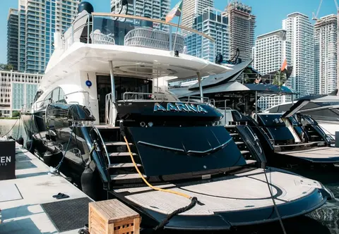Aarna Yacht Charter in Dubai, photograph 4