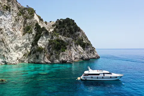 Acionna Yacht Charter, photograph 2