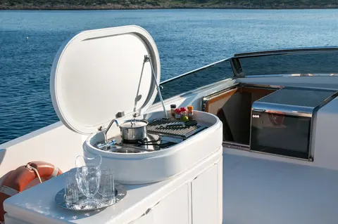 Acionna Yacht Charter, photograph 8