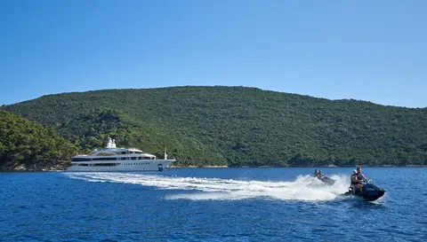 Aeterna Yacht Charter, photograph 2