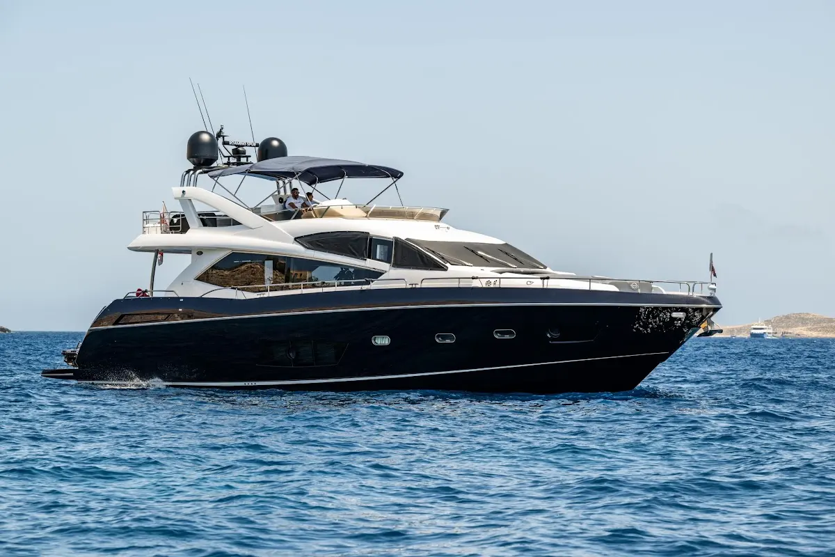 Aino Yacht Charter
