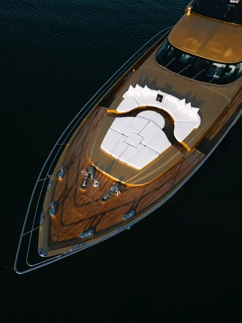 Ak Royalty Yacht Charter in Dubai, photograph 2