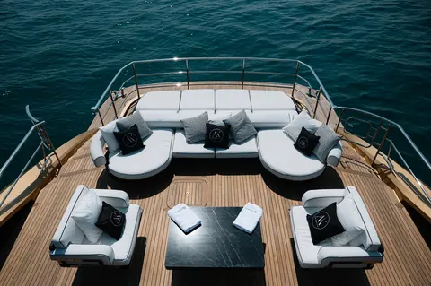 Ak Royalty Yacht Charter in Dubai, photograph 7
