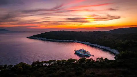 Alfa Mario Yacht Charter, photograph 12