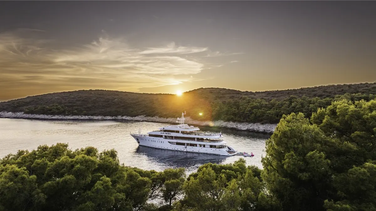 Alfa Mario Yacht Charter