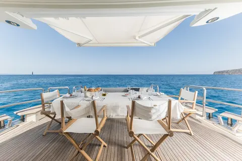 Almar II Yacht Charter, photograph 10
