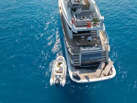 Almar II Yacht Charter, photograph 2