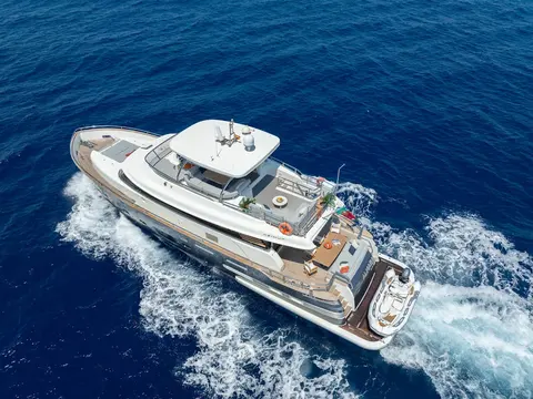 Almar II Yacht Charter, photograph 4