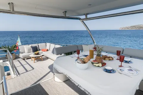 Almar II Yacht Charter, photograph 7