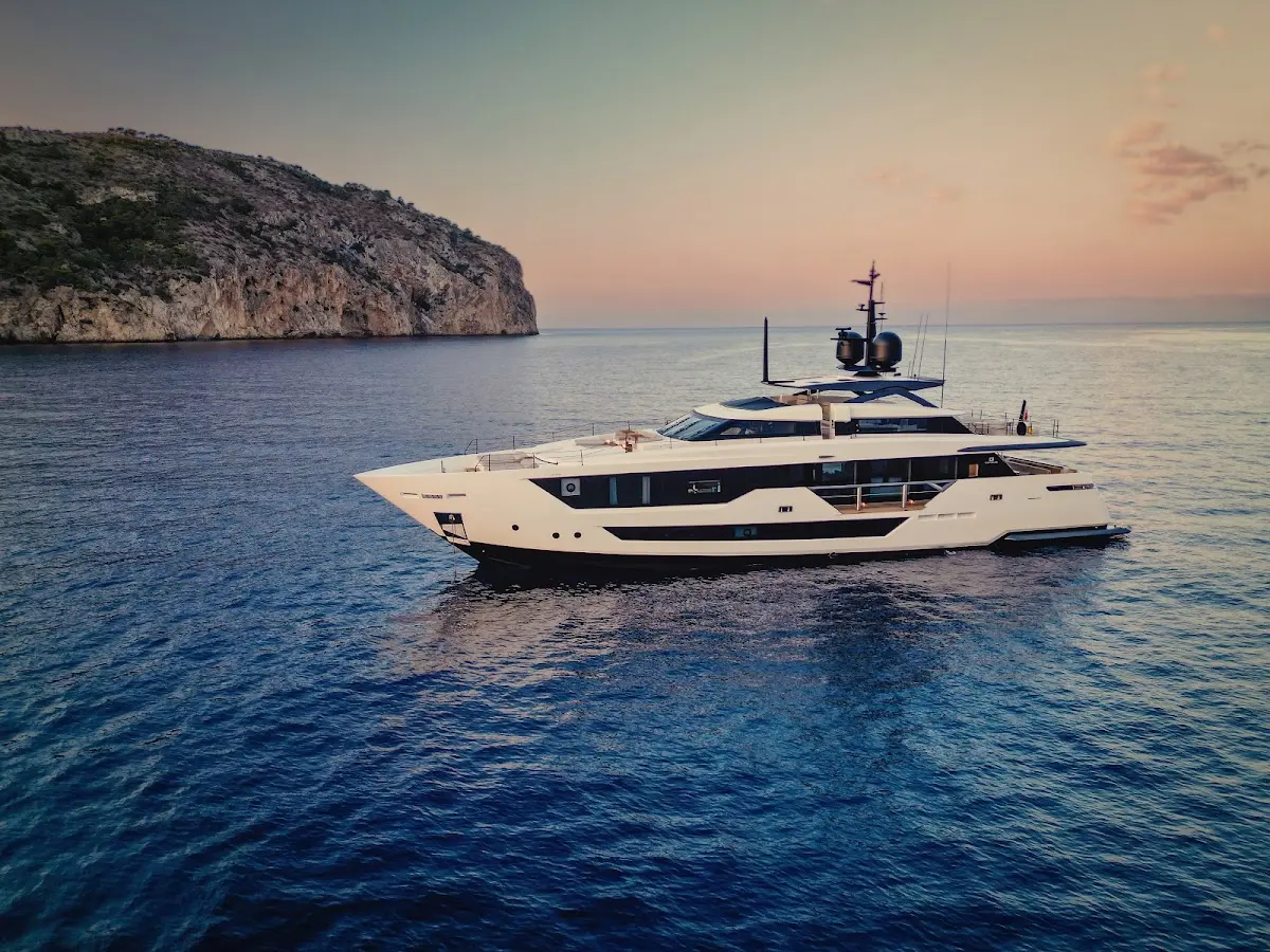 Alvium Yacht Charter