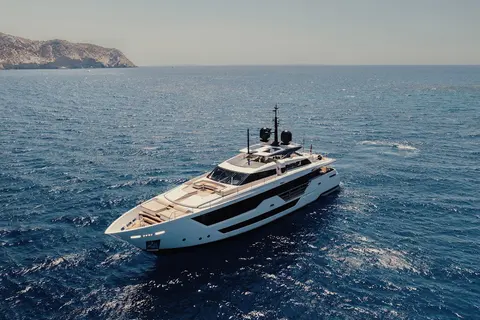 Alvium Yacht Charter, photograph 3
