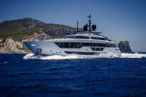 Alvium Yacht Charter, photograph 4