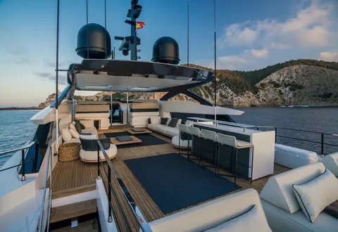 Alvium Yacht Charter, photograph 6