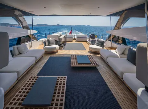 Alvium Yacht Charter, photograph 7