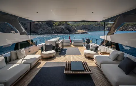 Alvium Yacht Charter, photograph 8