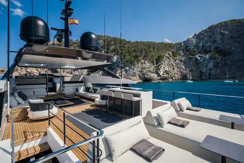 Alvium Yacht Charter, photograph 9