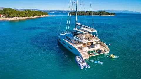 Amada Mia Yacht Charter, photograph 6