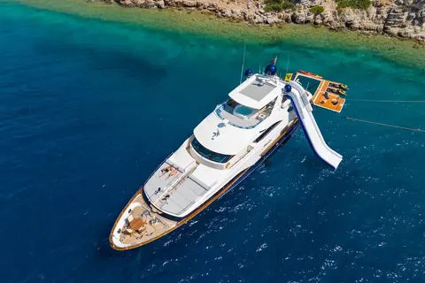 Amadea Yacht Charter, photograph 7