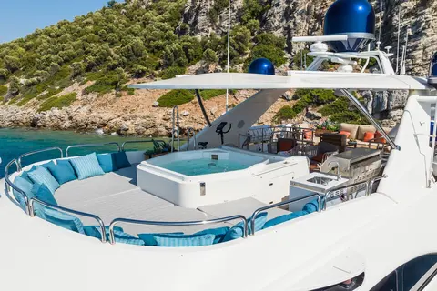 Amadea Yacht Charter, photograph 9