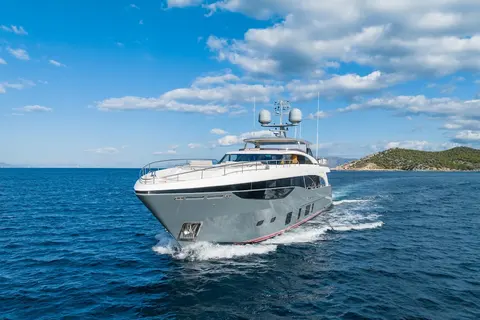 Antheya III Yacht Charter, photograph 4