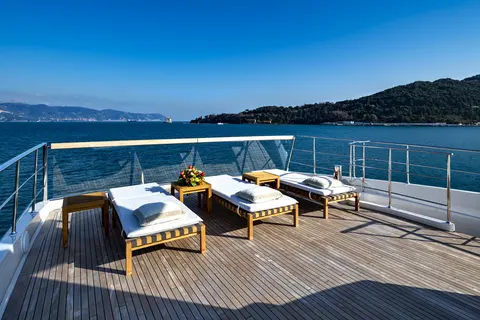 Anything Goes V Yacht Charter, photograph 10