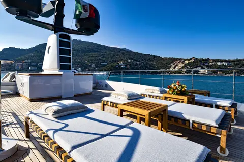 Anything Goes V Yacht Charter, photograph 12