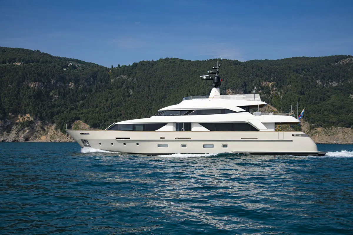 Anything Goes V Yacht Charter