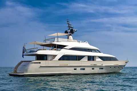 Anything Goes V Yacht Charter, photograph 2