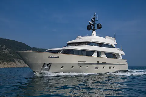 Anything Goes V Yacht Charter, photograph 4