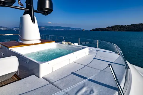 Anything Goes V Yacht Charter, photograph 7