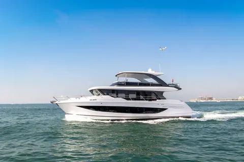 Apex Yacht Charter in Dubai, photograph 2