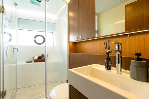 Apex Yacht Charter in Dubai, photograph 6