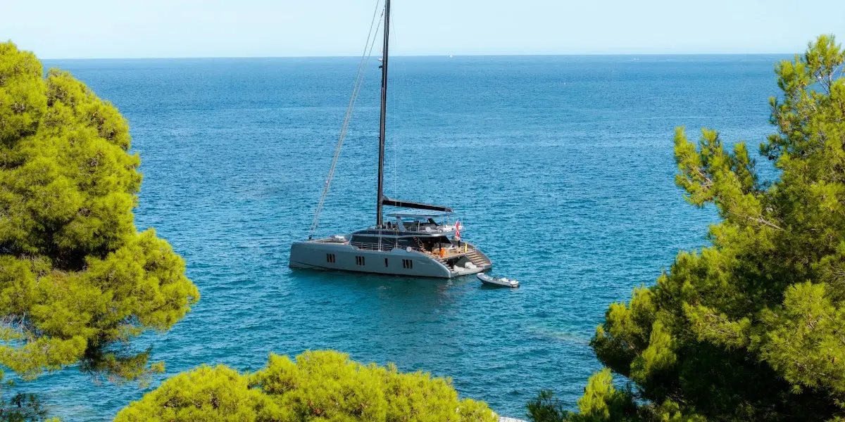 Apollo 99 Yacht Charter