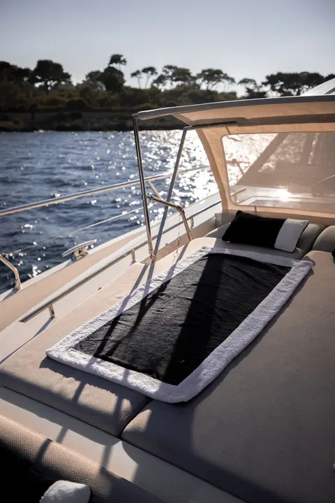 Apollonia Yacht Charter, photograph 10