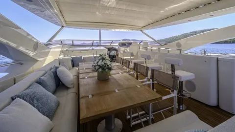 Arago Yacht Charter, photograph 10