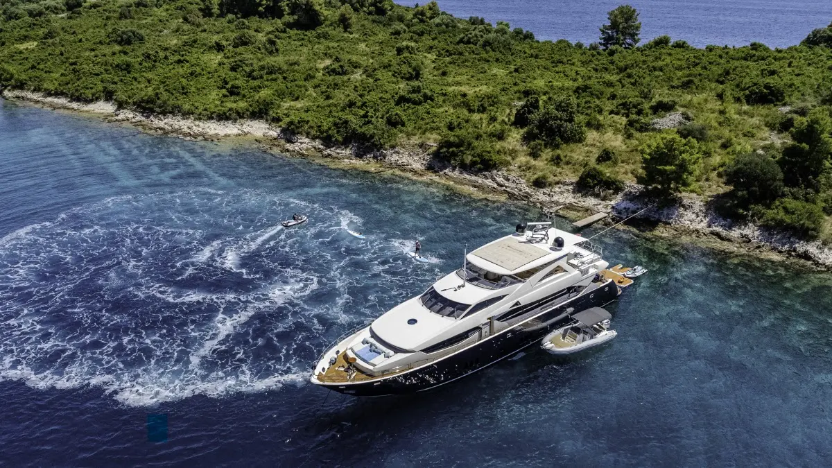 Arago Yacht Charter
