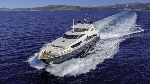 Arago Yacht Charter, photograph 2