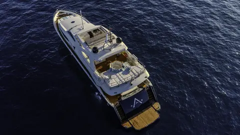 Arago Yacht Charter, photograph 7