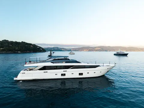 Aresya Yacht Charter, photograph 4