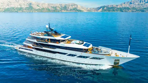 Argo Yacht Charter, photograph 2