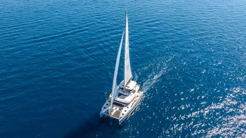 Artisan Yacht Charter, photograph 2