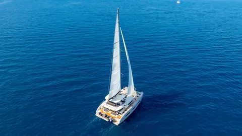 Artisan Yacht Charter, photograph 4