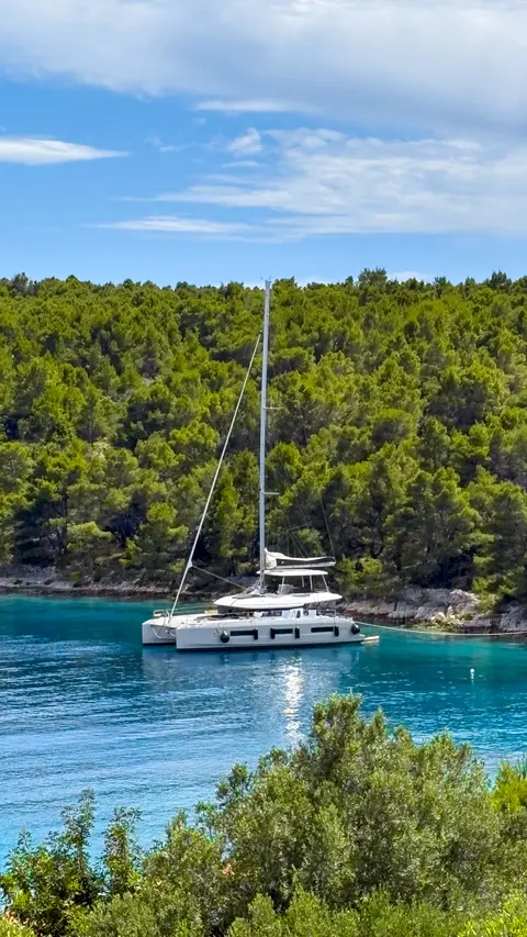 Artisan Yacht Charter, photograph 5
