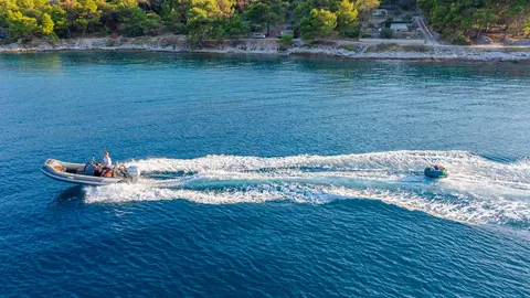 Artisan Yacht Charter, photograph 6