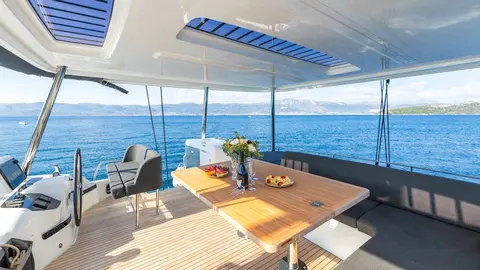 Artisan Yacht Charter, photograph 8