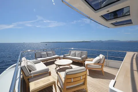 Athena I Yacht Charter, photograph 7