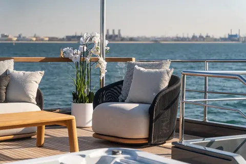 Azimut 100 Jumbo Yacht for Sale, photograph 10