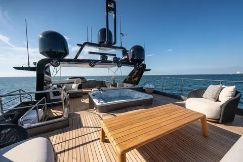 Azimut 100 Jumbo Yacht for Sale, photograph 11